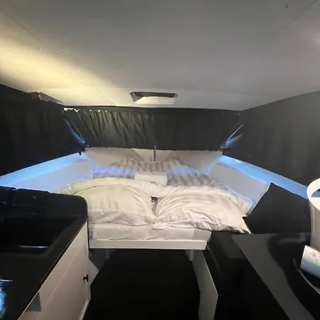 Botel Luxe Boot In Jachthaven Roermond
