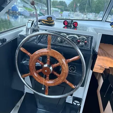 Botel Luxe Boot In Jachthaven