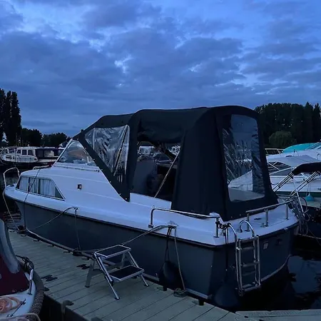 Luxe Boot In Jachthaven