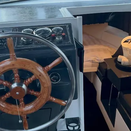 Luxe Boot In Jachthaven *