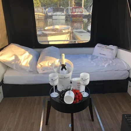 Luxe Boot In Jachthaven Roermond