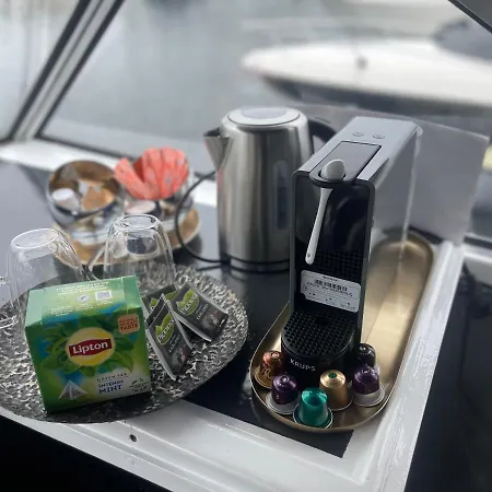 Botel Luxe Boot In Jachthaven Roermond